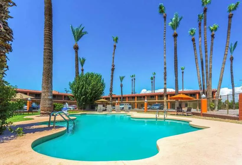 هتل Howard Johnson By Wyndham Phoenix Airport/downtown Area