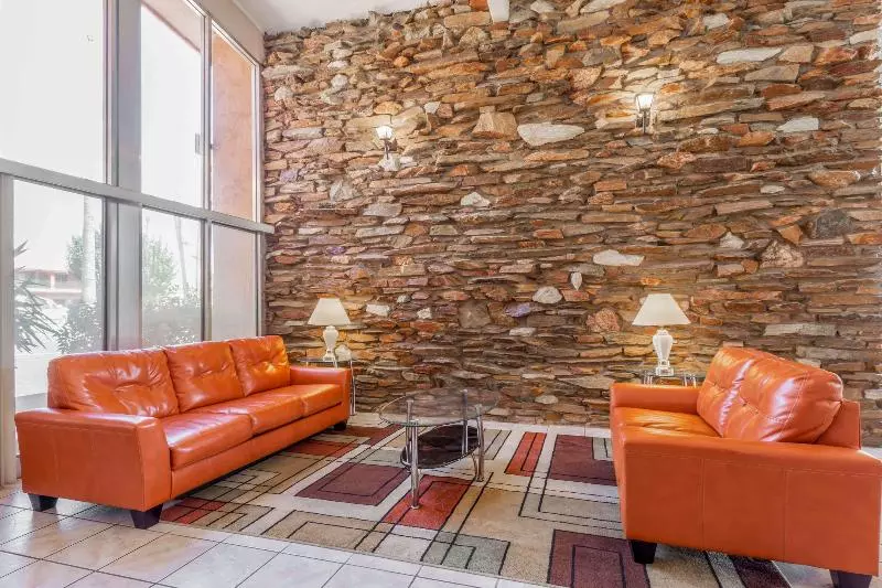 هتل Howard Johnson By Wyndham Phoenix Airport/downtown Area