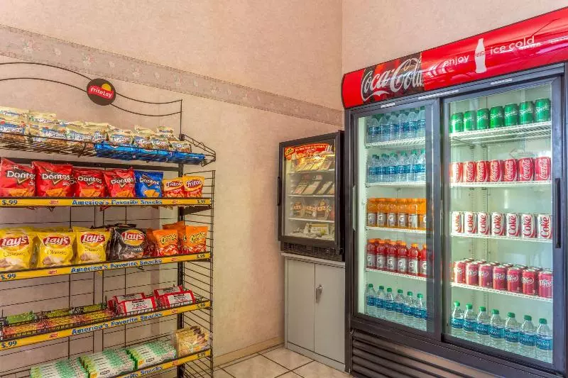 هتل Howard Johnson By Wyndham Phoenix Airport/downtown Area