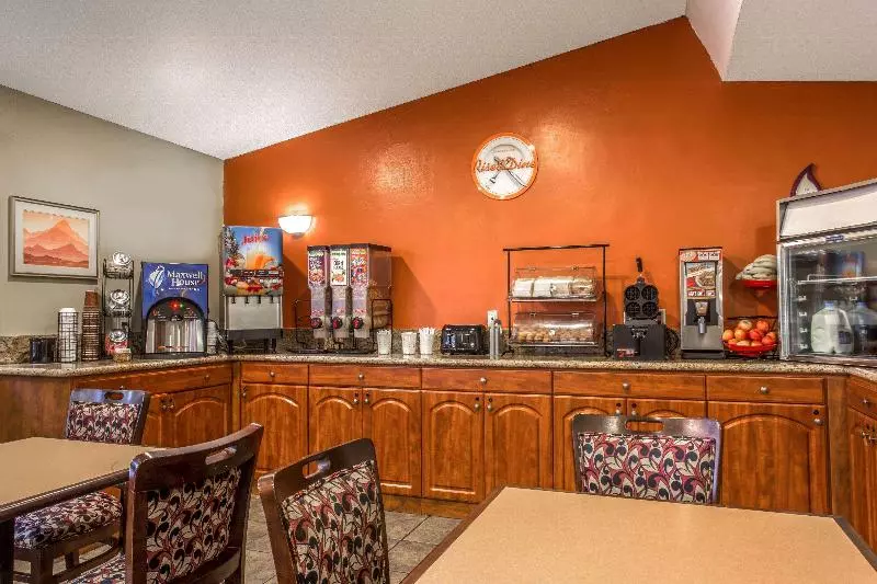 هتل Howard Johnson By Wyndham Phoenix Airport/downtown Area