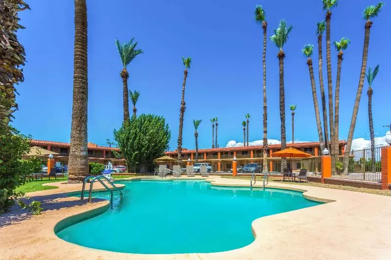 هتل Howard Johnson By Wyndham Phoenix Airport/downtown Area