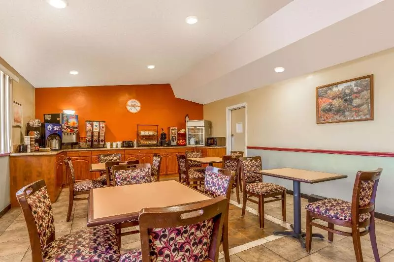 هتل Howard Johnson By Wyndham Phoenix Airport/downtown Area