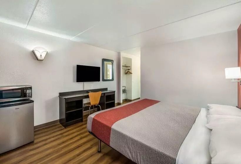 Motel 6 Henderson, Tx