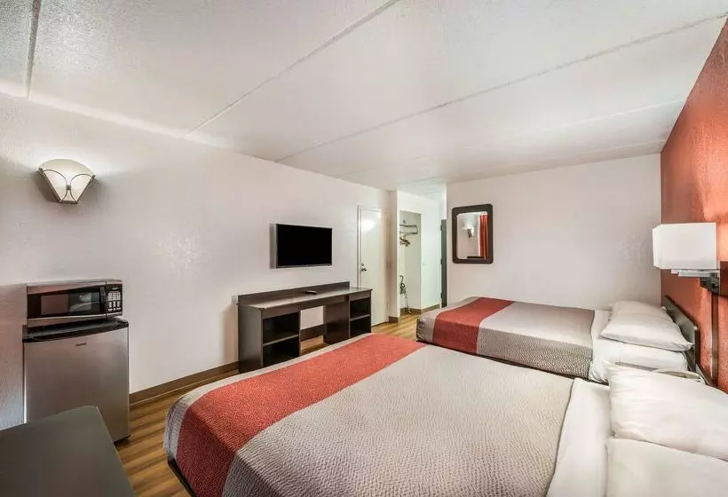 Motel 6 Henderson, Tx