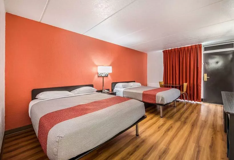 Motel 6 Henderson, Tx