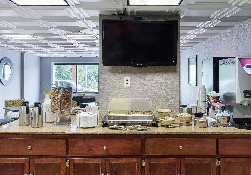 Hotel Quality Inn And Suites