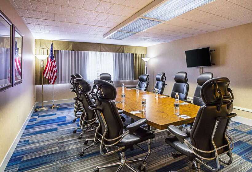 هتل Quality Inn & Suites