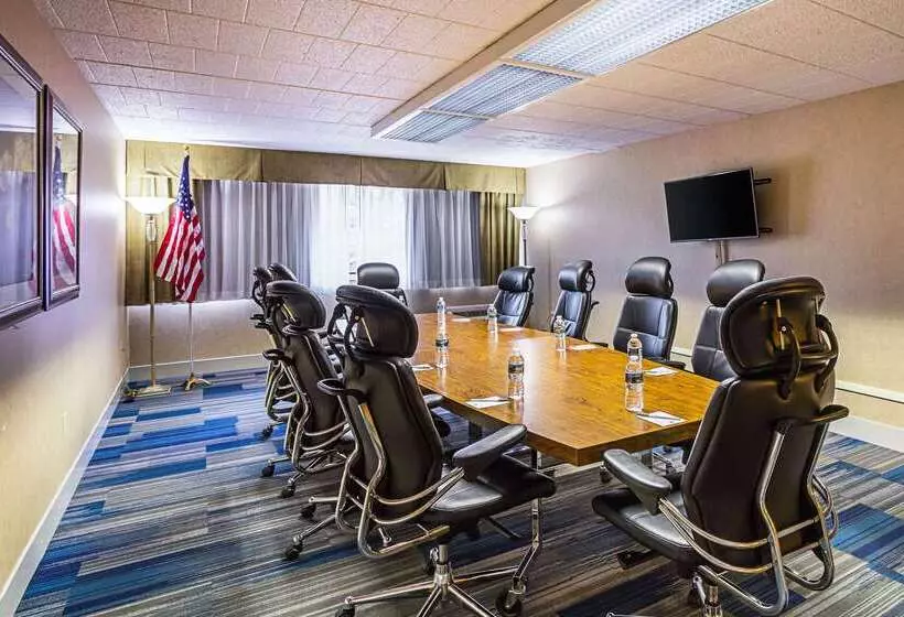 Otel Quality Inn & Suites