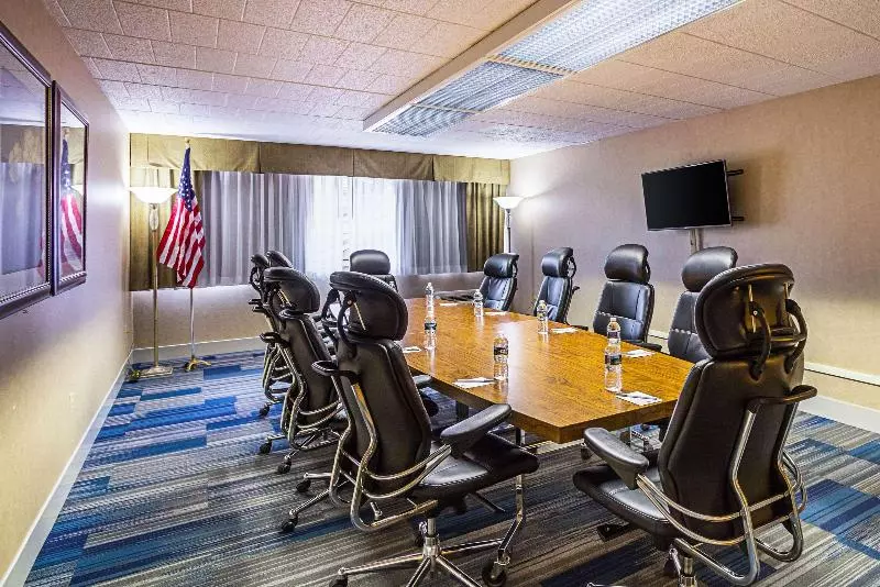 Otel Quality Inn & Suites