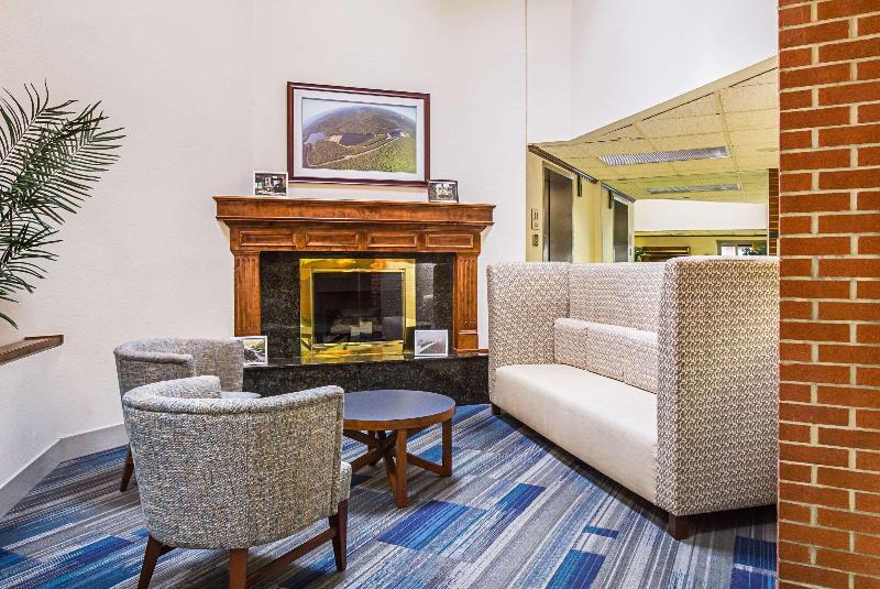 هتل Quality Inn & Suites