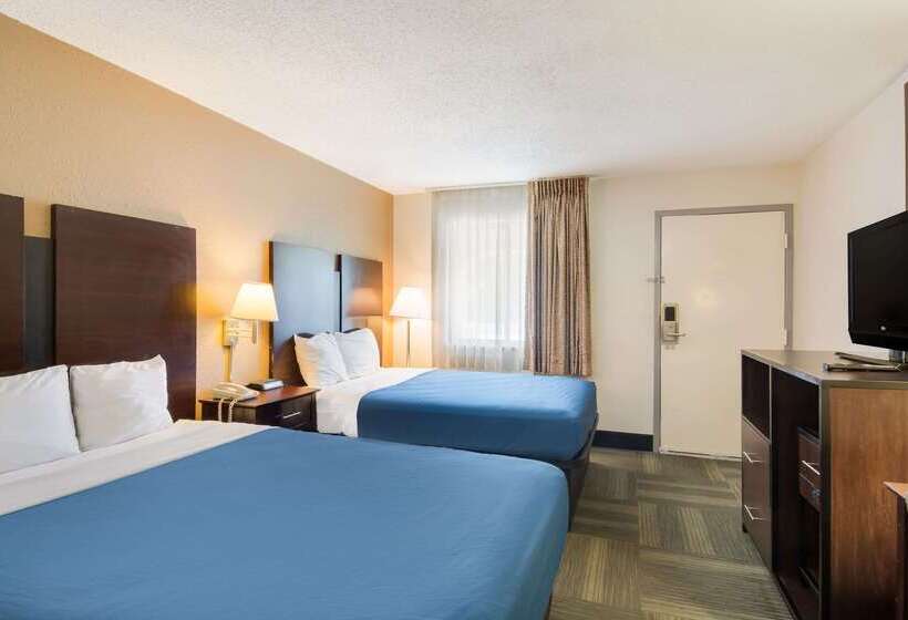 בית מלון כפרי Rodeway Inn At Fort Lee