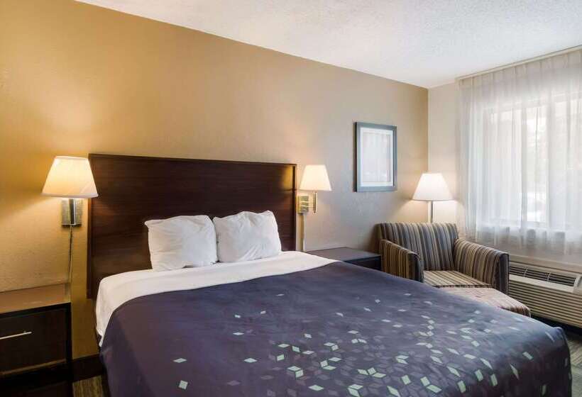 בית מלון כפרי Rodeway Inn At Fort Lee