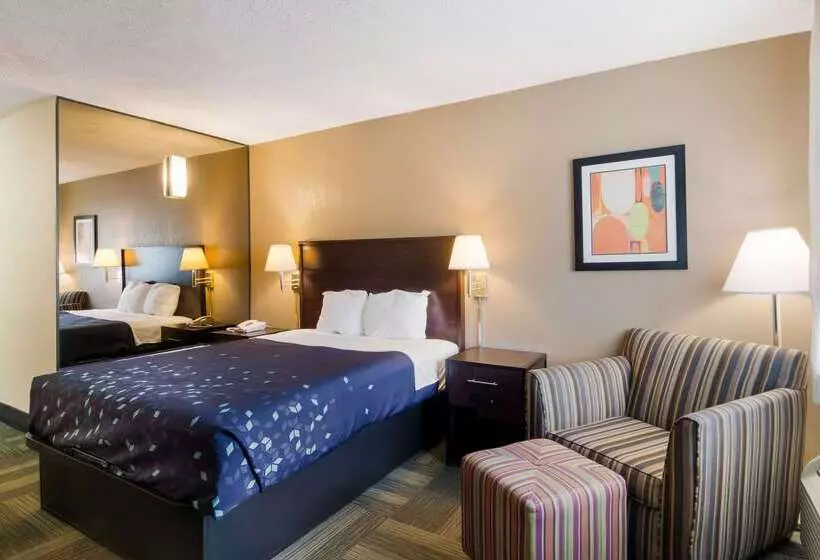 هتل Rodeway Inn At Fort Lee