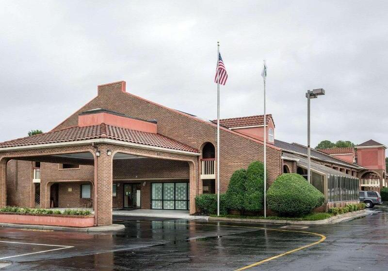 בית מלון כפרי Rodeway Inn At Fort Lee