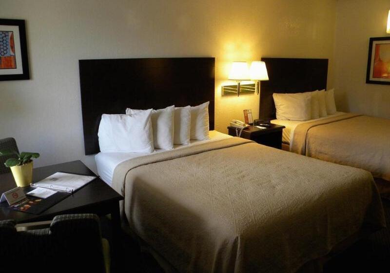 בית מלון כפרי Rodeway Inn At Fort Lee