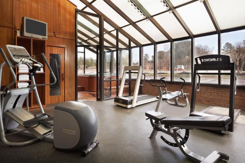 בית מלון כפרי Rodeway Inn At Fort Lee