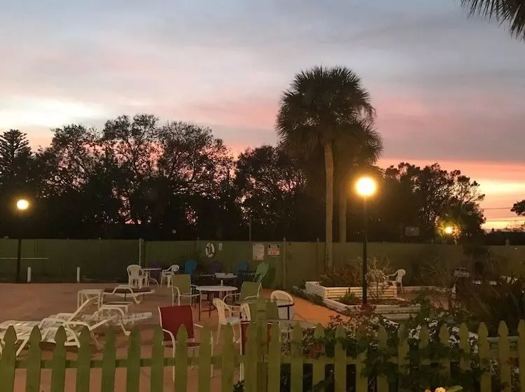 فندق Tropical Inn Palm Bay