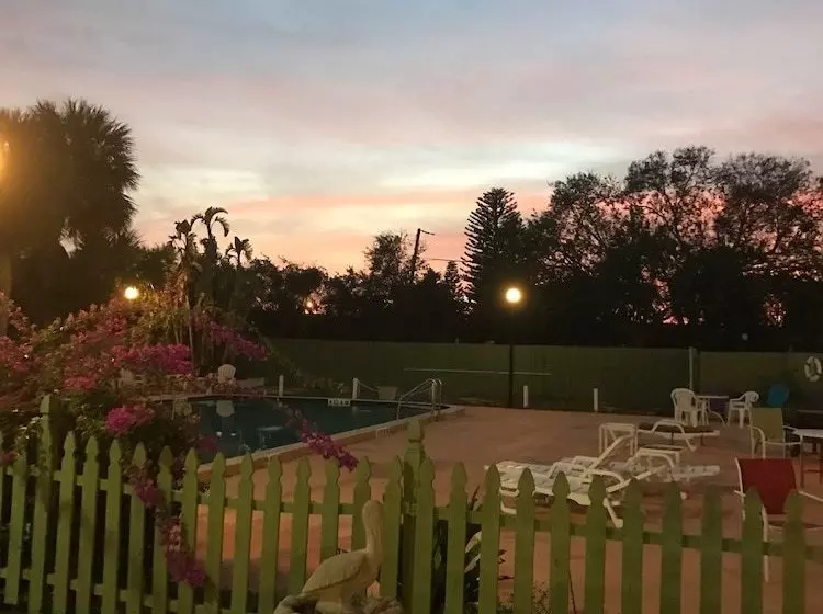 فندق Tropical Inn Palm Bay