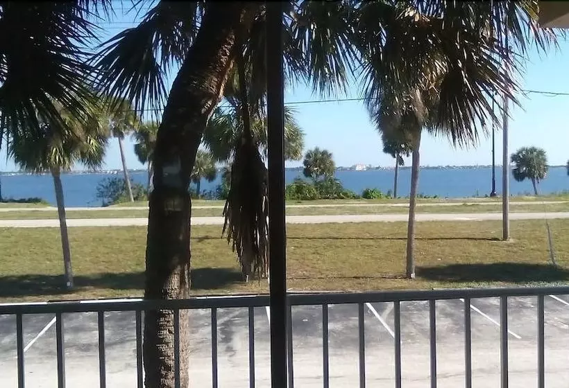 فندق Tropical Inn Palm Bay