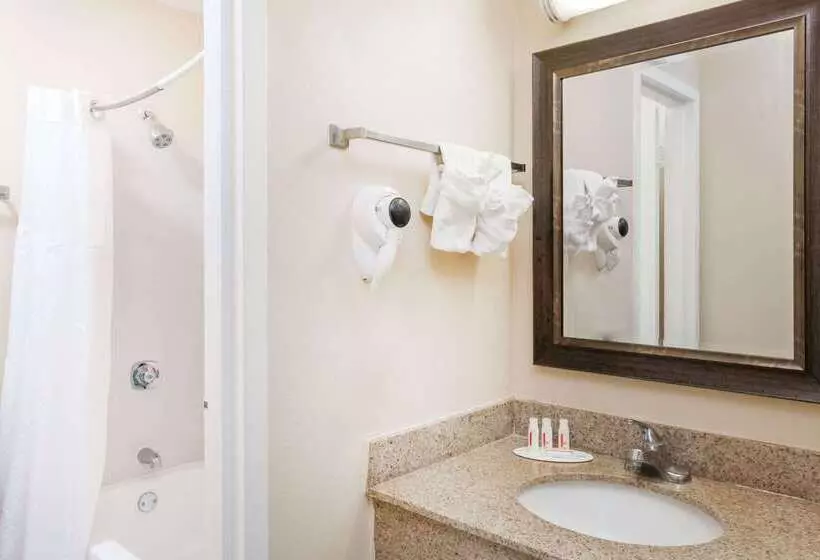 فندق Baymont By Wyndham Peoria