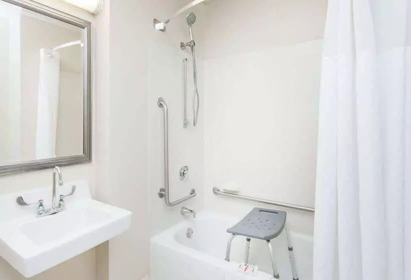 فندق Baymont By Wyndham Peoria