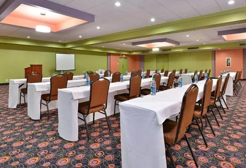 هتل Holiday Inn Nashville Downtown Stadium, An Ihg