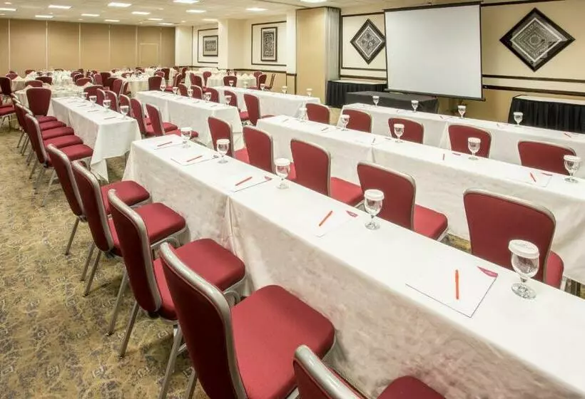 فندق Crowne Plaza Suites Houston Near Sugar Land, An Ihg