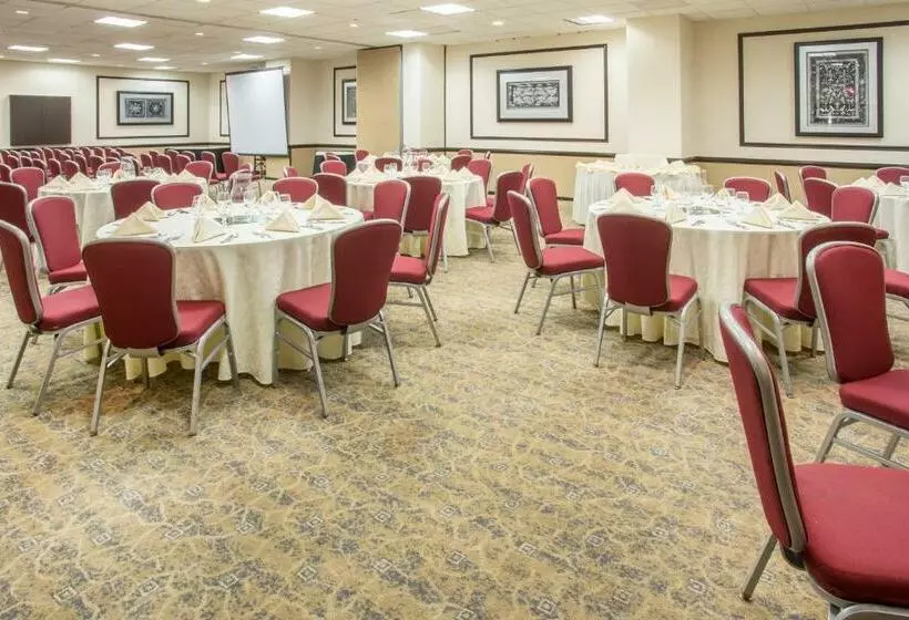 فندق Crowne Plaza Suites Houston Near Sugar Land, An Ihg