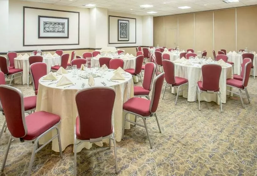 فندق Crowne Plaza Suites Houston Near Sugar Land, An Ihg