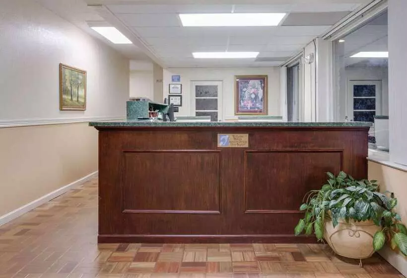 Отель Days Inn By Wyndham Asheville West