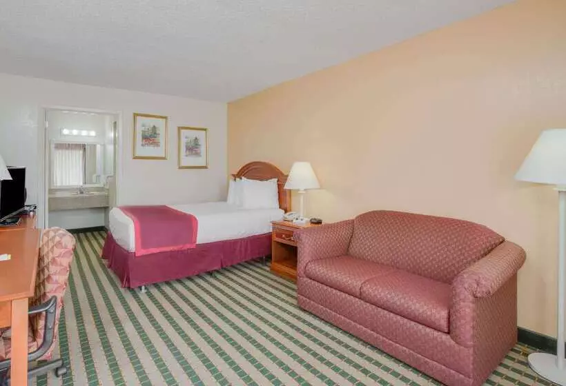 Отель Days Inn By Wyndham Asheville West