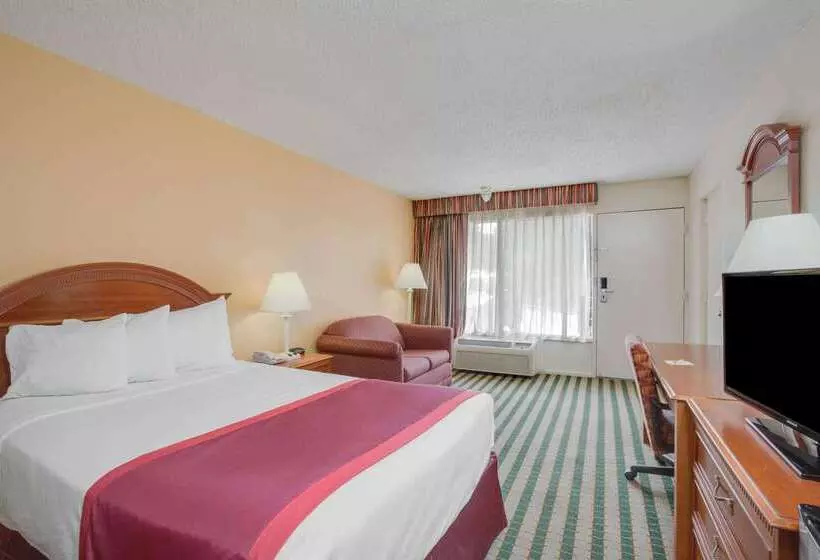 Отель Days Inn By Wyndham Asheville West