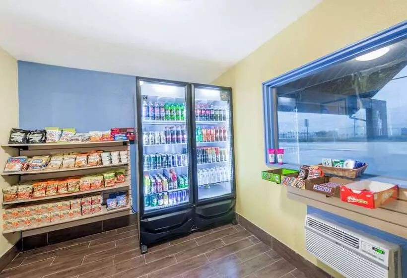 Hotelli Days Inn By Wyndham San Antonio Splashtown/att Center