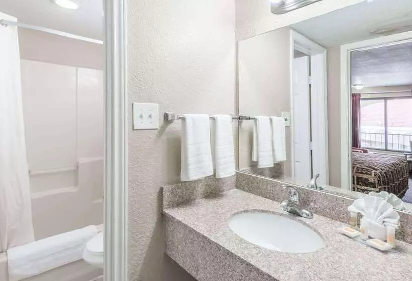 Hotelli Days Inn By Wyndham San Antonio Splashtown/att Center