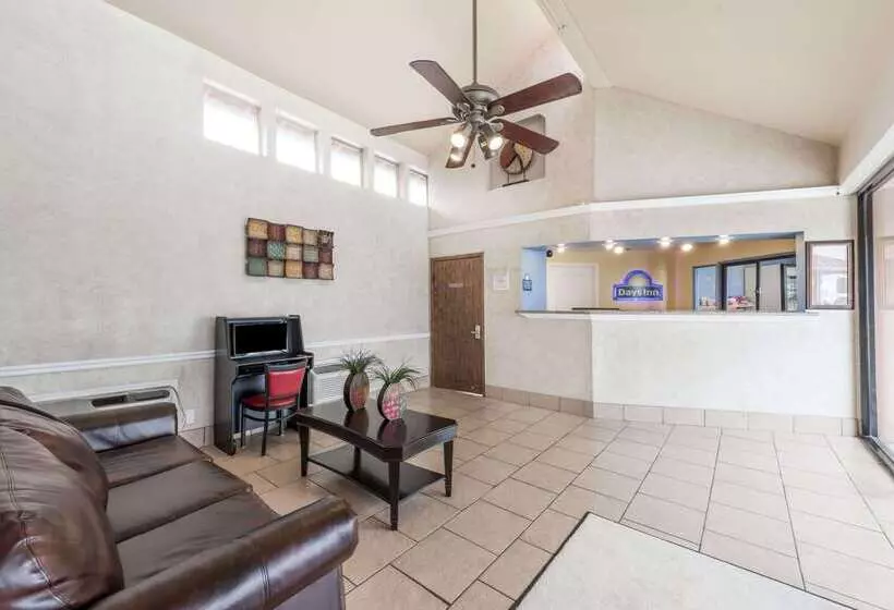 Hotelli Days Inn By Wyndham San Antonio Splashtown/att Center