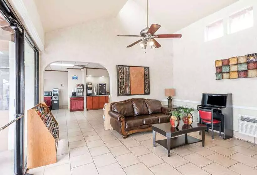 Hotelli Days Inn By Wyndham San Antonio Splashtown/att Center