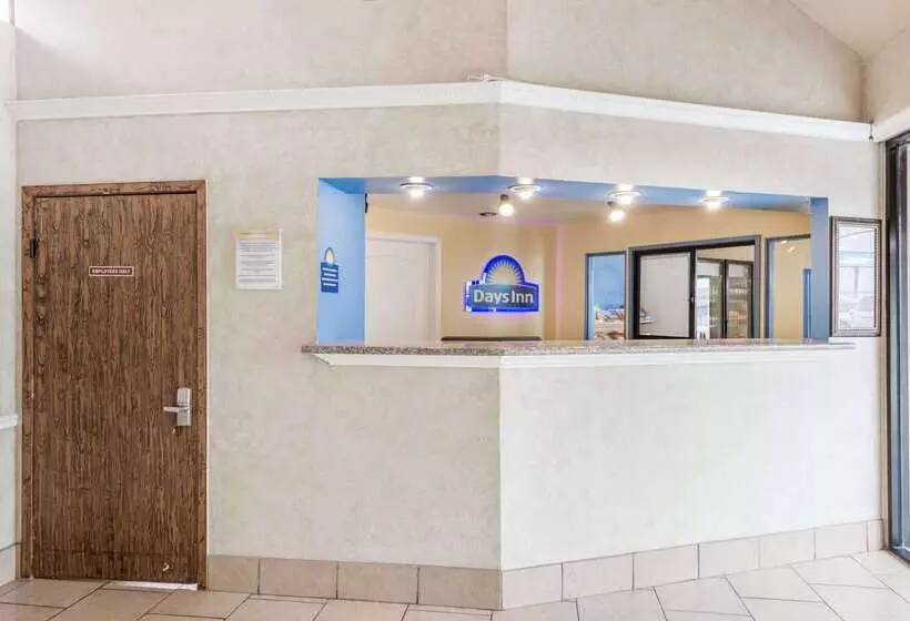 Hotelli Days Inn By Wyndham San Antonio Splashtown/att Center
