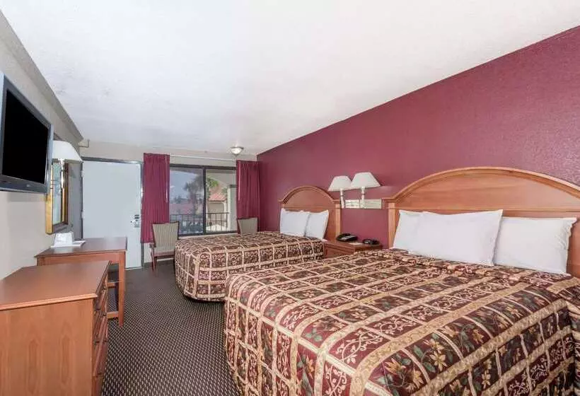 Hotelli Days Inn By Wyndham San Antonio Splashtown/att Center
