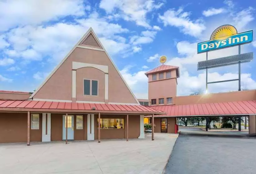 Hotelli Days Inn By Wyndham San Antonio Splashtown/att Center