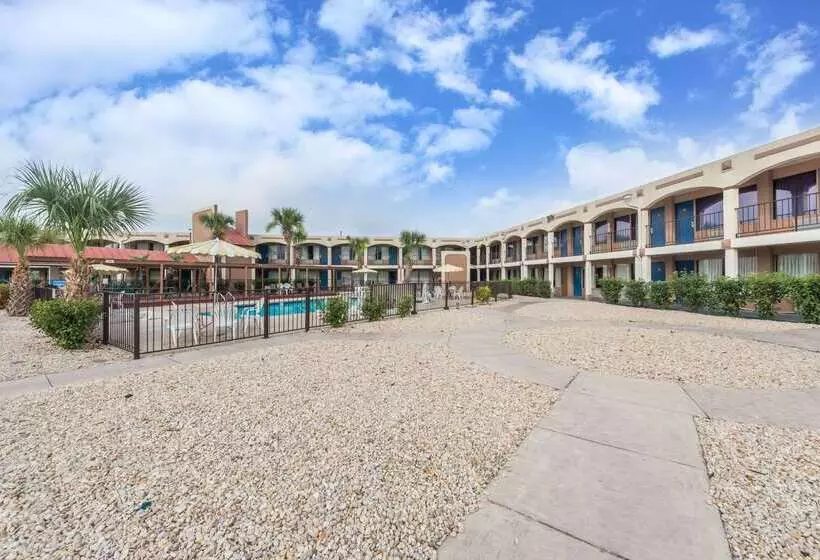 Hotelli Days Inn By Wyndham San Antonio Splashtown/att Center