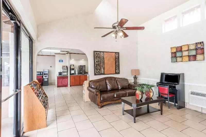 Hotelli Days Inn By Wyndham San Antonio Splashtown/att Center