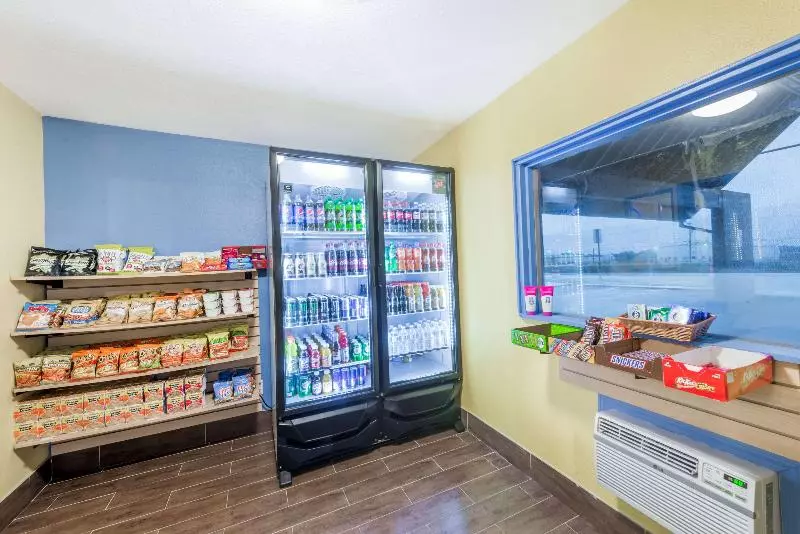 Hotelli Days Inn By Wyndham San Antonio Splashtown/att Center
