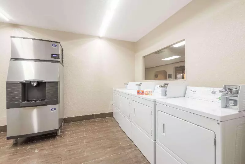 Hotelli Days Inn By Wyndham San Antonio Splashtown/att Center