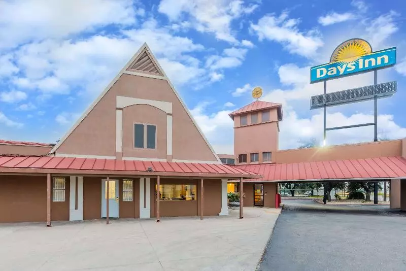 Hotelli Days Inn By Wyndham San Antonio Splashtown/att Center