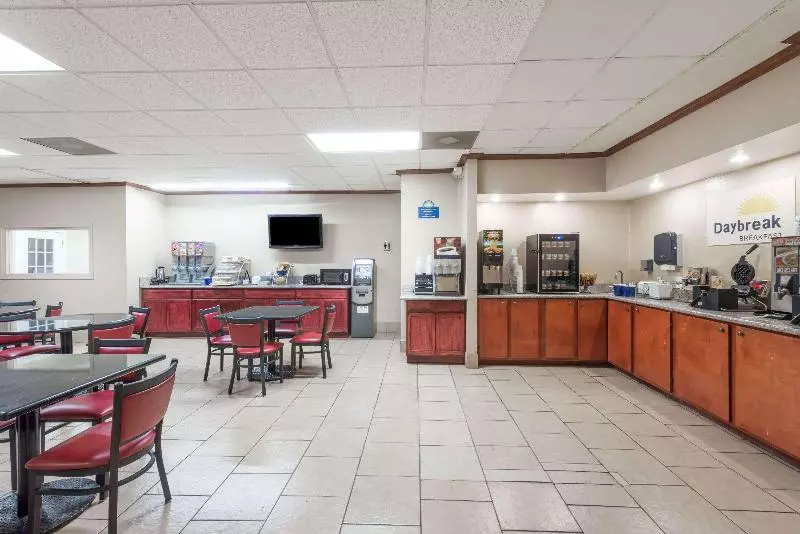 Hotelli Days Inn By Wyndham San Antonio Splashtown/att Center