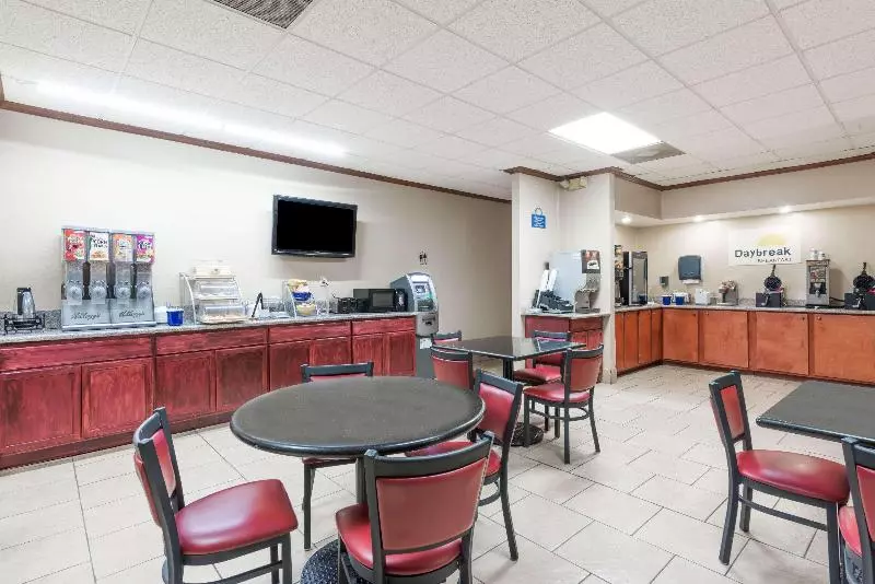 Hotelli Days Inn By Wyndham San Antonio Splashtown/att Center