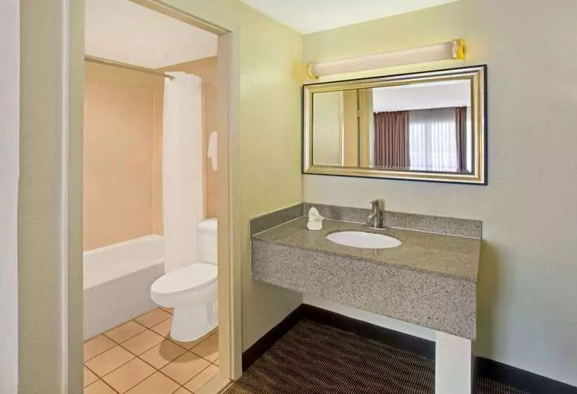 Hotelli Days Inn By Wyndham Silver Spring