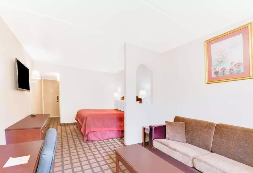 ホテル Days Inn & Suites By Wyndham Laredo
