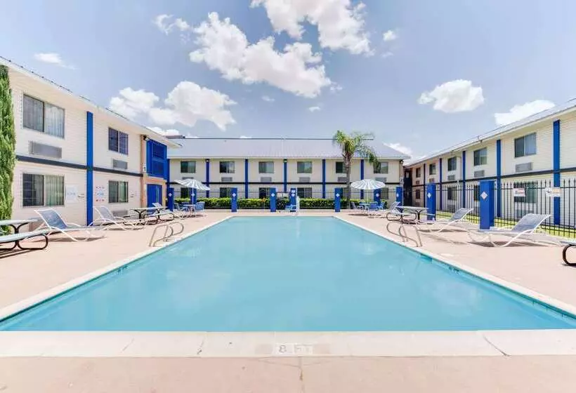 ホテル Days Inn & Suites By Wyndham Laredo