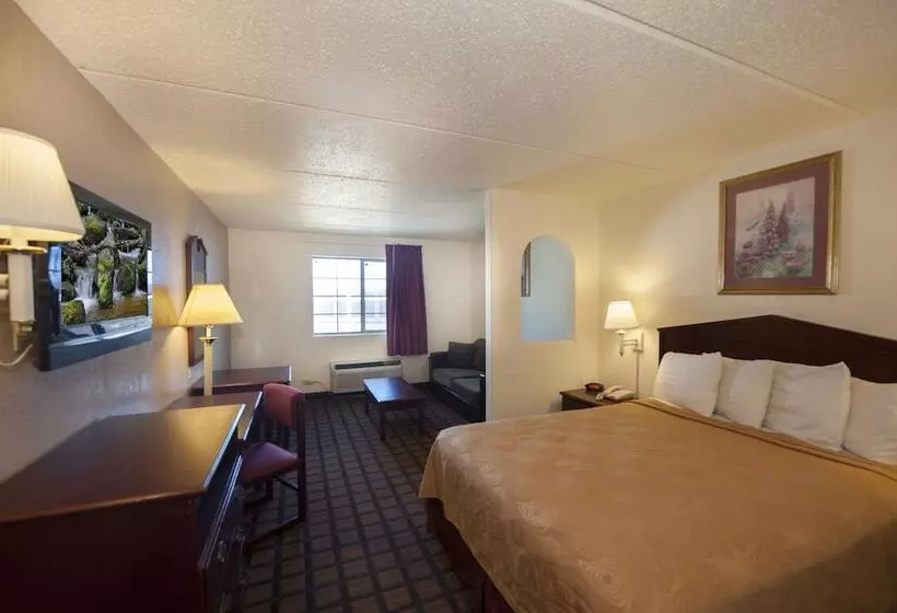 ホテル Days Inn & Suites By Wyndham Laredo